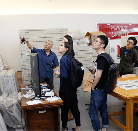 A group visiting an art archive during the self-criticism project